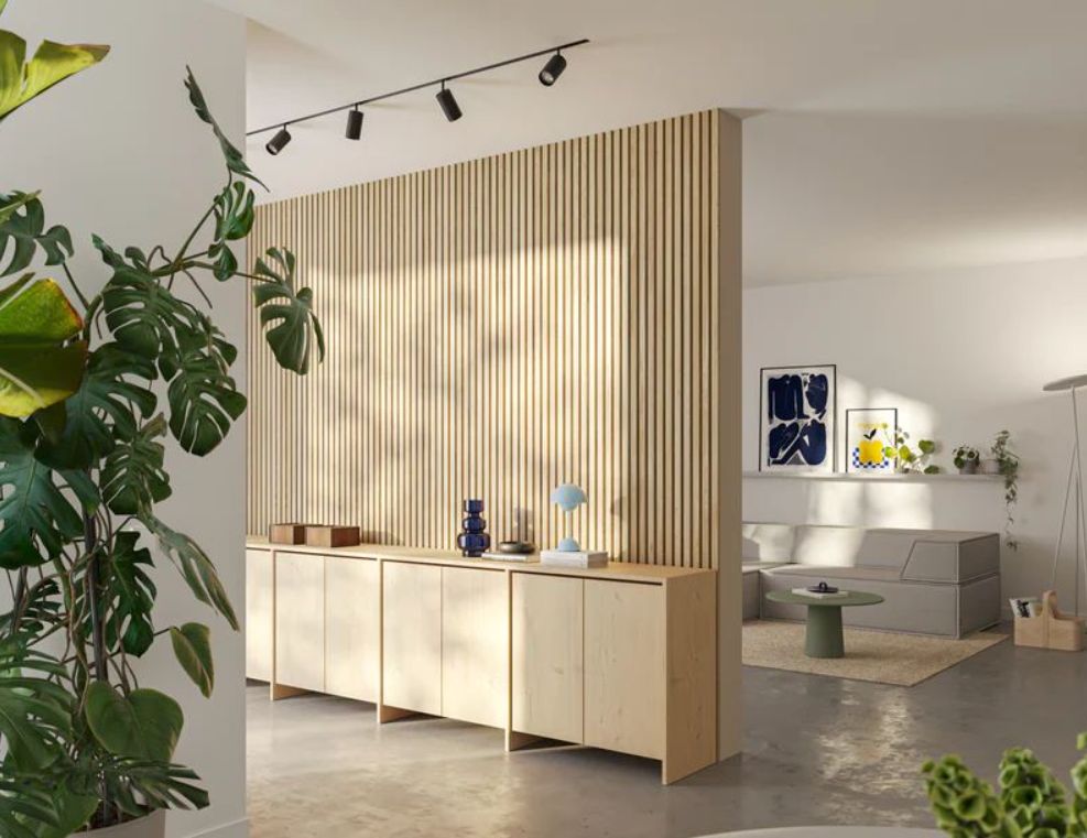 Milujete dřevěný design? Zapracujte ho do svých prostorů pomocí úzkých lamel